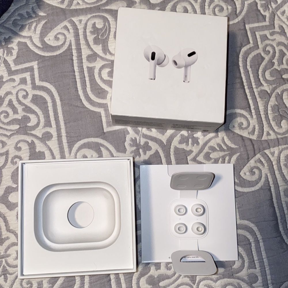AirPods Pro case - Picture 5 of 7